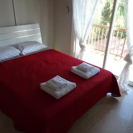 בית נופש Maria Petros Beach Houses פריווליה